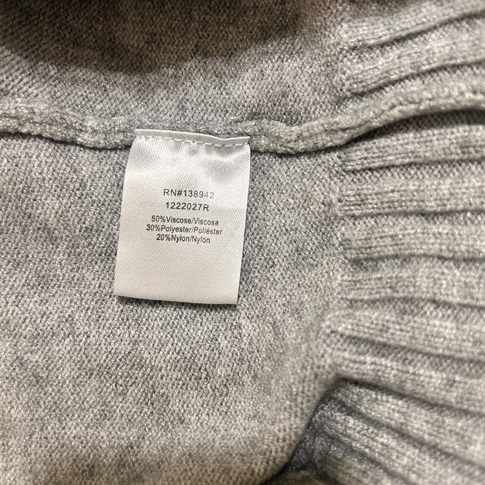 Gray Sleeveless Sweater with Beaded Design - Picture 3 of 7